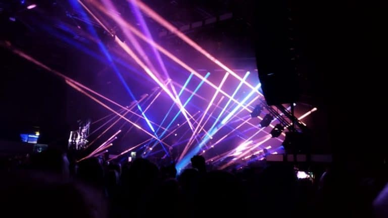 Konzertbericht Queens of the Stone Age – Düsseldorf Philipshalle (Mitsubishi Electric Hall) [ ROCK | PUNK | ALTERNATIVE]