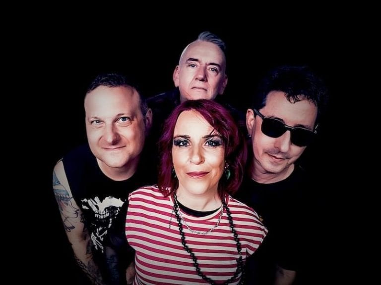 VIER METER HUSTENSAFT – Weiblichen Gesang fanden sie einst Semi jetzt supi! Die Punkdurchstarter aus NRW im großen Interview (Musikplaylist) [ Punkrock | Women In Rock | Deutschpunk ]